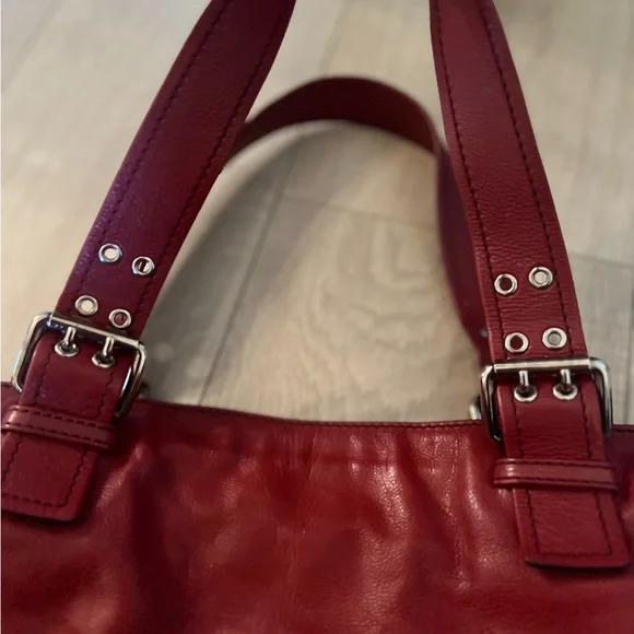 MARC JACOBS MERLOT COLORED BAG! The original MARC JACOBS. Retail over $600 - Picture 9 of 15